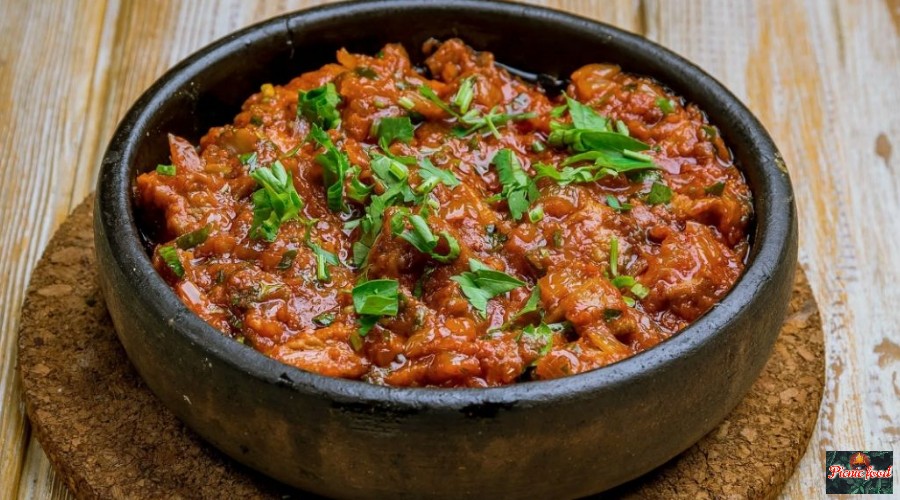 Tavaduri (mal əti, göbələk, soğan, suluquni pendiri, gürcü ədviyyatları) 
